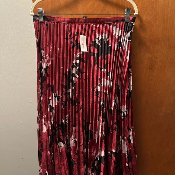 Banana Republic Red and Black Floral Midi Skirt - Picture 1 of 5
